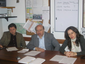 Da sinistra verso destra nella sede del Pd di Arese: Giuseppe Augurusa, Armando Calaminici e Paola Pandolfi