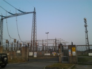 La centrale elettrica confinante con l'area a Sud di Arese dove sarà realizzato il complesso residenziale