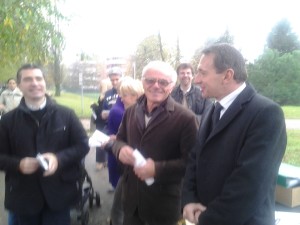 Giuseppe Bettinardi in primo piano insieme all'ex consigliere e candidato sindaco del Pdl nel 2012 Gherardo Gherardi (in mezzo) e a Massimiliano Seregni di www.aresini.it 
