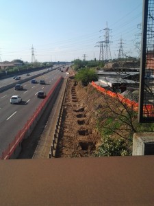 Lavori di fianco all'autostrada - consisterebbero nella realizzazione delle barriere antirumore 