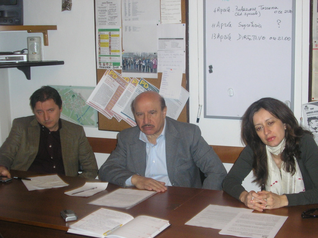 Un momento della conferenza stampa dell'aprile 2011 quando Armando Calaminici (in mezzo tra Giuseppe Augurusa e Paola Pandolfi) annuncia le sue dimissioni dal cdi di Facs